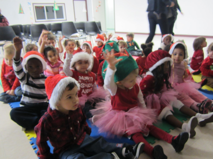 Garderie Coin DOiseaux celebrant Noël