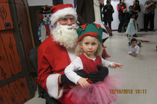 Garderie Coin DOiseaux celebrant Noël
