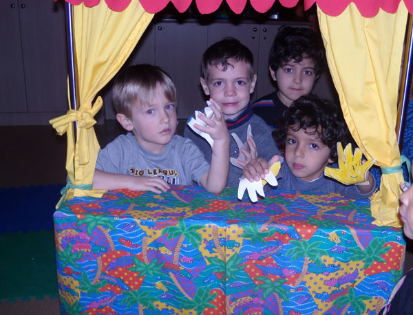 Garderie Coin DOiseaux, Theatre et  marionnettes